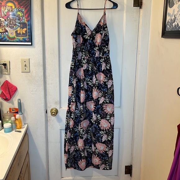H&M Maxi Dress with Flowers - Picture 2 of 4